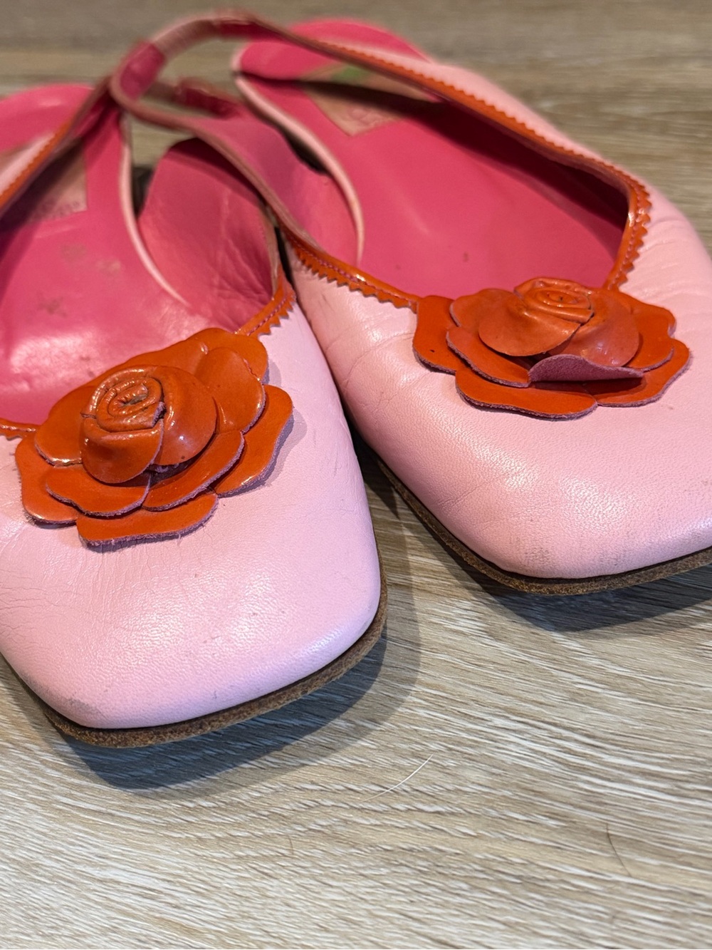 Vintage Lilly Pulitzer Pink Slingback Mules with Red Floral Accent 🩷 - Picture 6 of 16